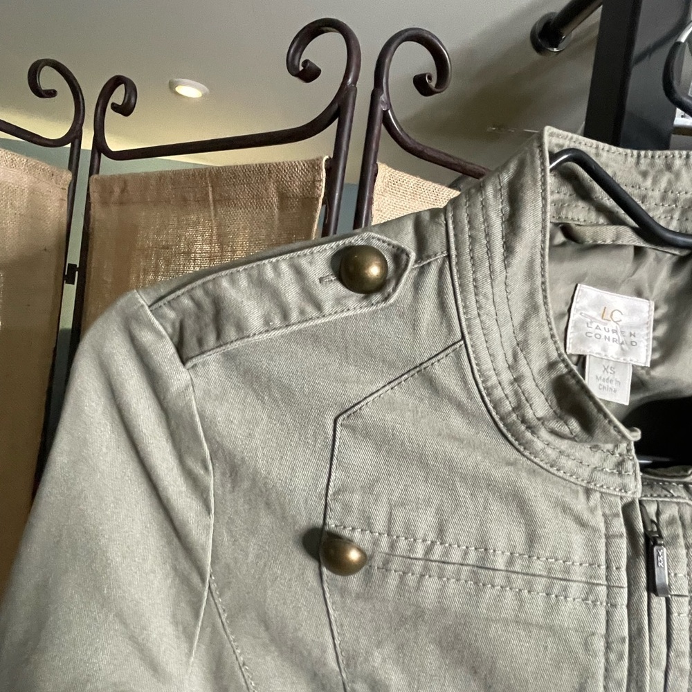 LC Lauren Conrad Gray Utility Jacket with Structured Silhouette - Picture 4 of 8